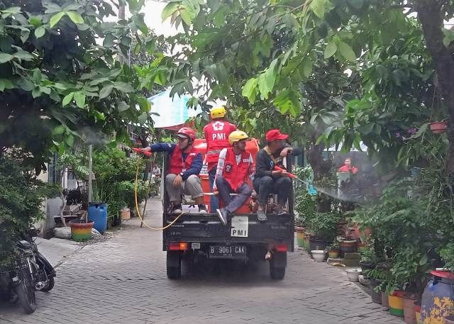 Wilayah Terdampak Banjir di Kota Tangerang Disemprot Disinfektan